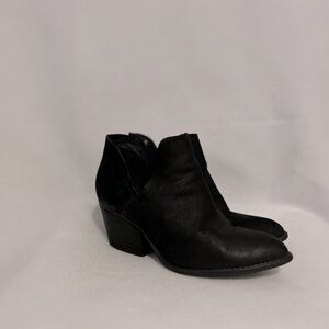 Steve Madden Size 9 Black Leather Aldelpine Booties